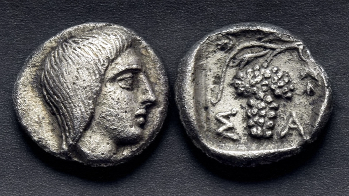 This is an image of a Silver Diobol of Saratokos.