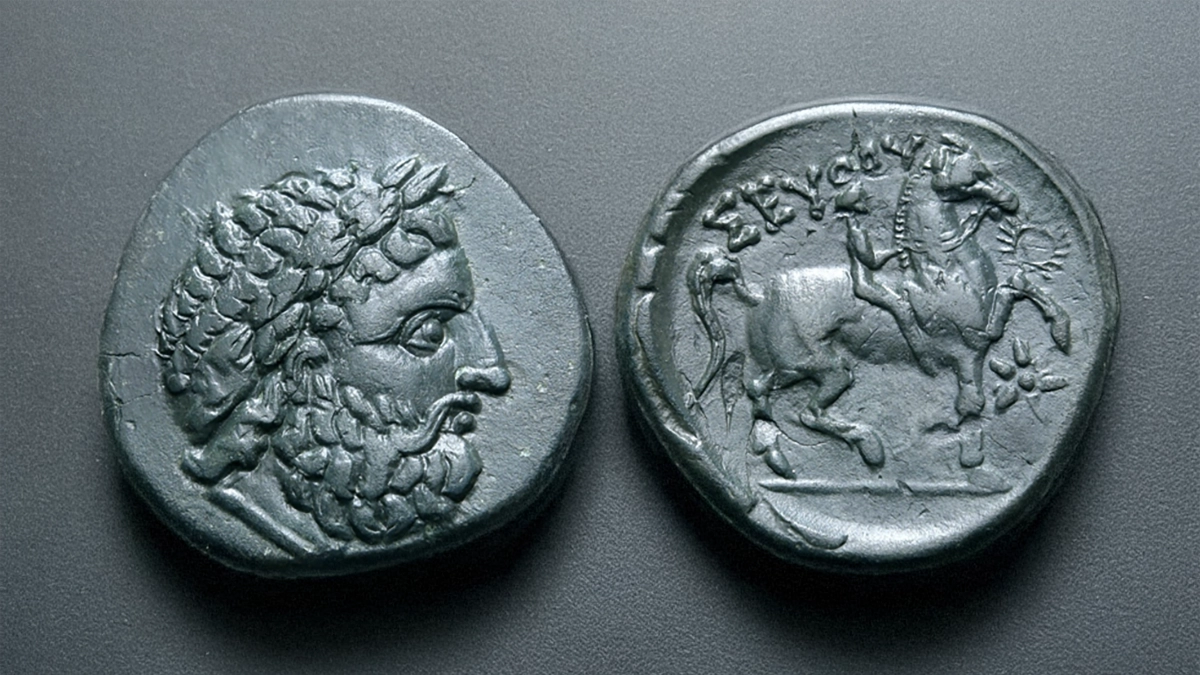 This is an image of a bronze of Seuthes III.